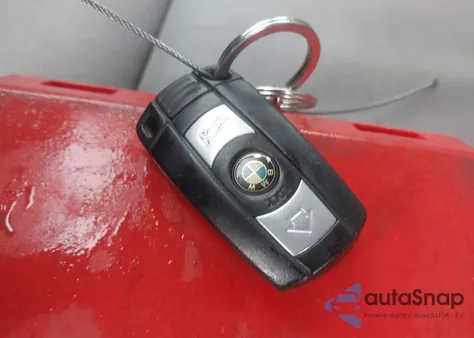 2011 BMW 328I z USA, uszkodzony, nr VIN WBAPH7G54BNN02255